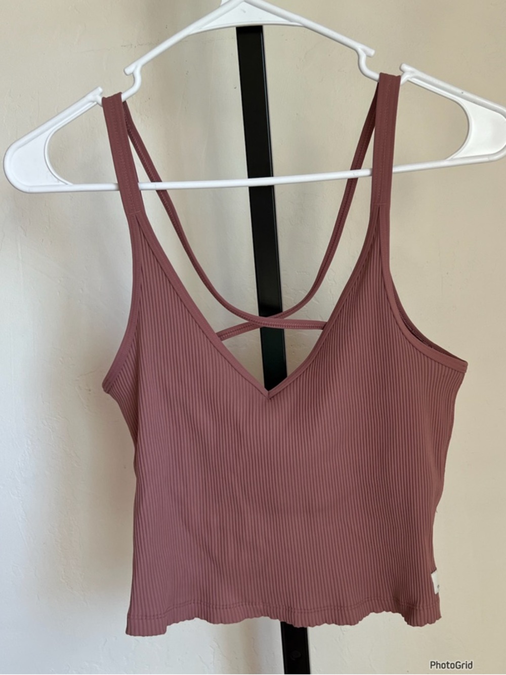 Vuori Ribbed V-Neck Strappy Crop Tank - Dusty Rose - Picture 3 of 5